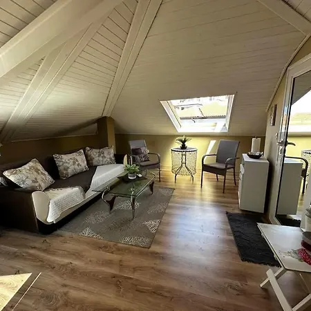 Damaris Къща за гости