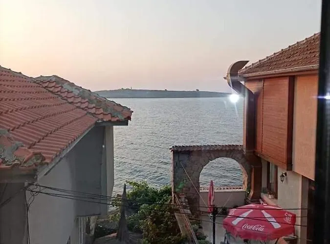 Damaris Къща за гости 3*