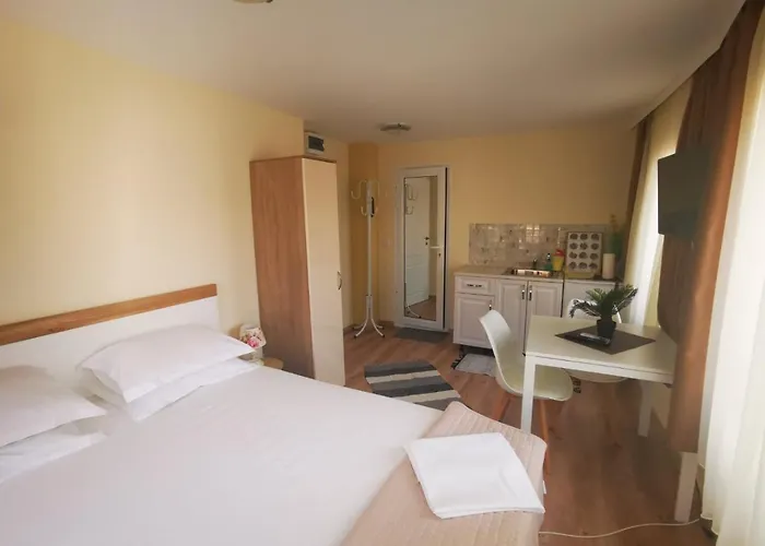 Damaris Созопол