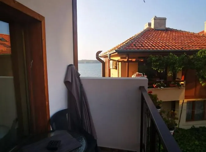 Damaris Къща за гости