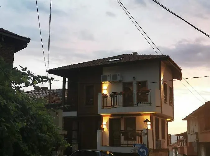 Damaris Къща за гости