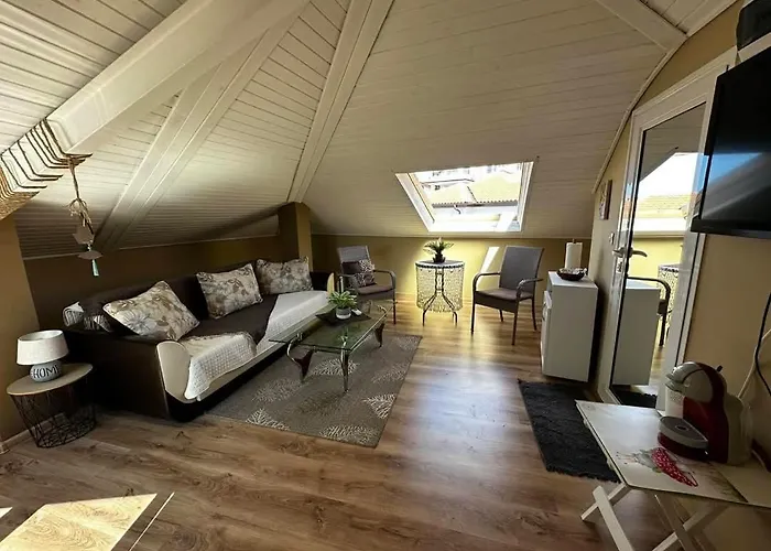 Damaris Къща за гости