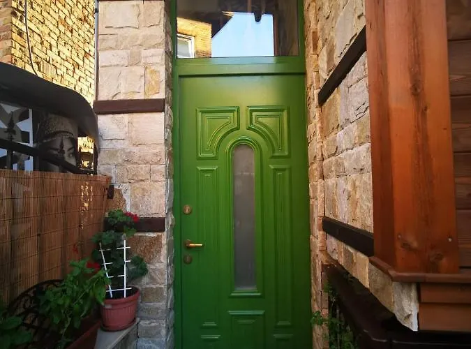 Damaris Къща за гости